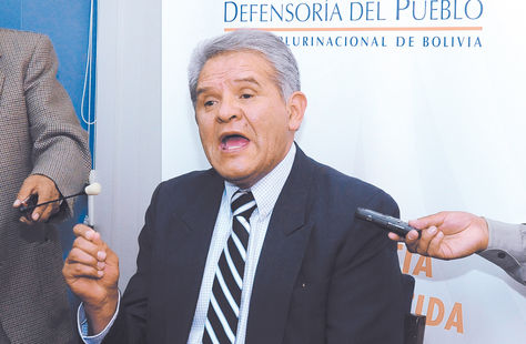 Defensor. Rolando Villena habla durante una conferencia de prensa. Angel Illanes