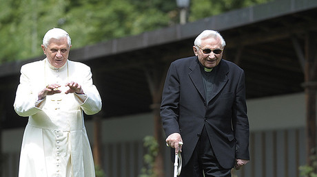 Benedicto XVI con su hermano mayor Georg Ratzinger en Italia. Imagen del 2008.