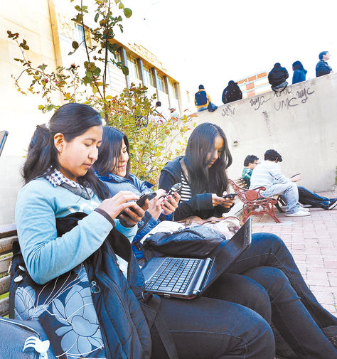Acceso. El estudiante pueden llenar sus datos desde su celular.