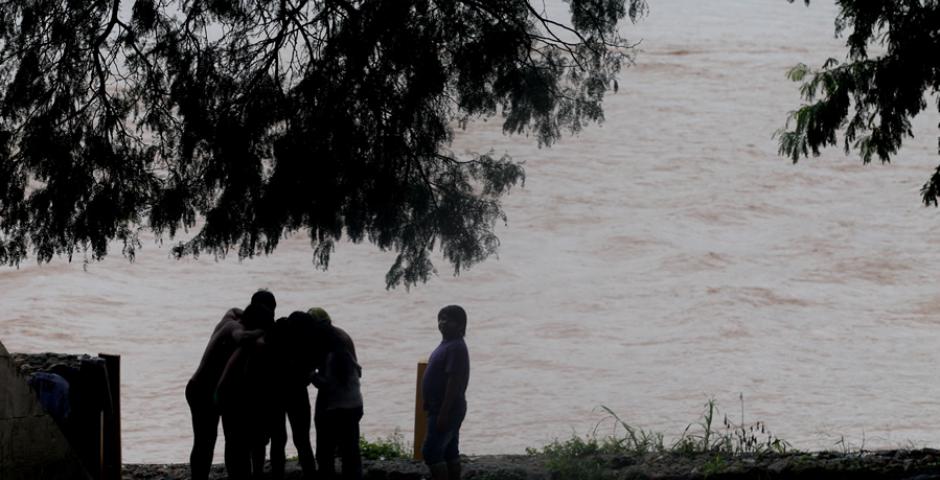 Pobladores de las zonas cercanas a las cuencas de los ríos mantienen la alerta por las crecidas