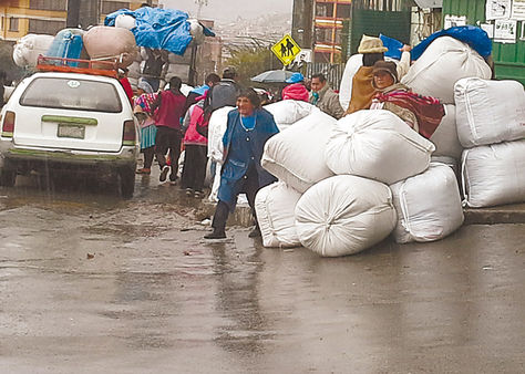 Comercio. Bolsas de coca son retiradas del mercado de Adepcoca.