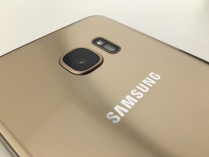 IMG 0942 830x623 Primeros test de resistencia ante arañazos y bend test para el Galaxy S7 Edge