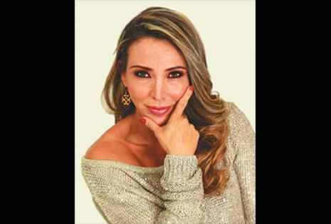 Laura Donoso | Red PAT | Es una de las presentadoras de Palabra de mujer. Aunque se caracteriza por ser divertidísima, es favorita para eventos empresariales, en los que suele cobrar 300 dólares por un par de horas.