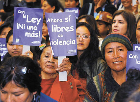 Un grupo de mujeres durante una manifestación a favor de una ley en contra de la violencia de género