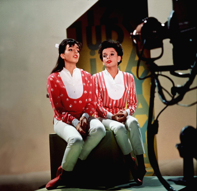 Liza Minnelli, junto a su madre Judy Garland.