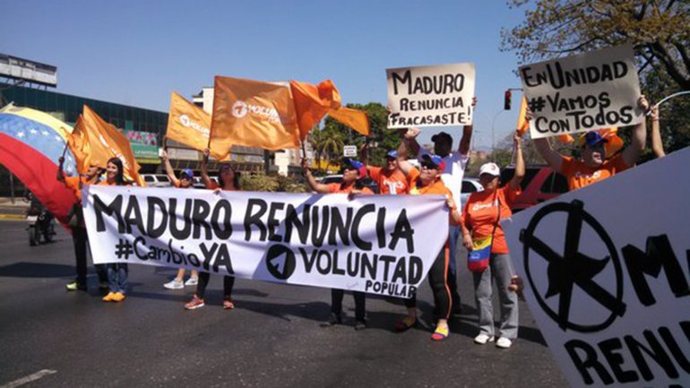 La oposición venezolana sale a la calle para exigir la renuncia de