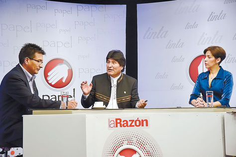 diálogo. El presidente Evo Morales en el primer programa de La Razón en Cadena A, Piedra, papel y tinta. Foto: Pedro Laguna