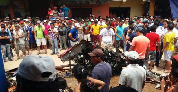 Una avioneta cae en el mercado de Santa Ana del Yacuma y causa 6 fallecidos
