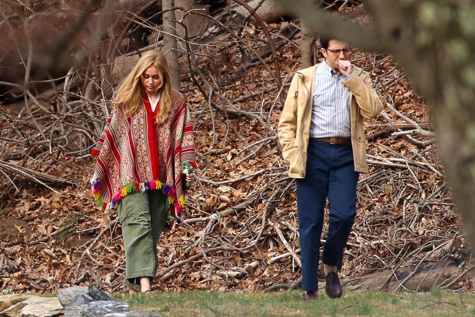 Miley Cyrus junto a su compañero de reparto, John Magaro, en el rodaje de la comedia en Nueva York.