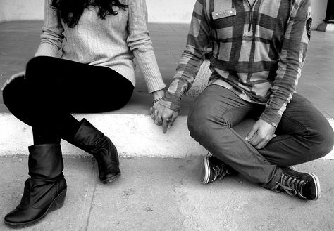 Una pareja se toma de las manos. Foto: www.periodicoabc.mx