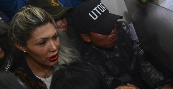 Gabriela Zapata al ingreso de una audiencia judicial, este viernes, que finalmente fue suspendida