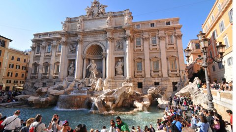 La Fontana di Trevi recolecta miles de euros por día.