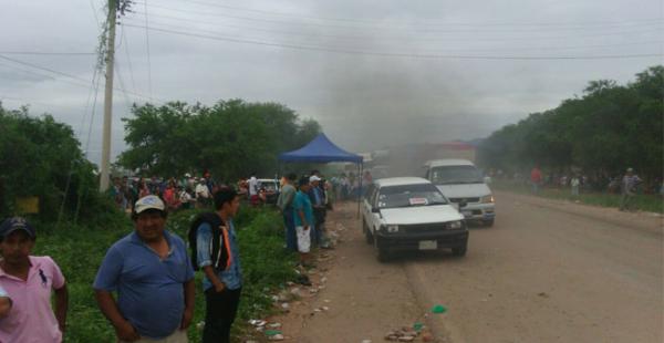 En la carretera se levantó el bloqueo a las 15:00; sin embargo a las 18:00 los bloqueadores volverán a cerrar la carretera que conecta a Santa Cruz con Yacuiba