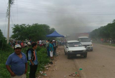 En la carretera se levantó el bloqueo a las 15:00; sin embargo a las 18:00 los bloqueadores volverán a cerrar la carretera que conecta a Santa Cruz con Yacuiba