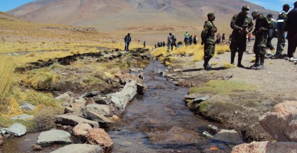 El afluente se encuentra en el departamento de Potosí y fue canalizado para que pase al territorio chileno.