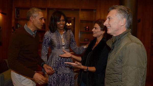 Como viejos amigos, los Macri y los Obama se despidieron en el hotel Llao Llao.