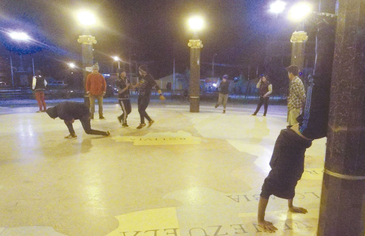 Actividad. Los jóvenes son, en su mayoría, menores de 18 años y se reúnen cada noche para practicar. Foto: Miguel Rivas