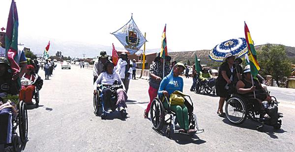 Los marchistas del bloque de personas con discapacidad piensan llegar a La Paz para presionar por una renta mensual de Bs 500