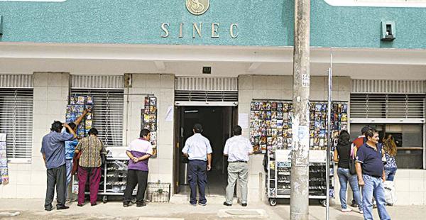 Frontis del edificio de la entidad de seguro de salud hoy en conflicto