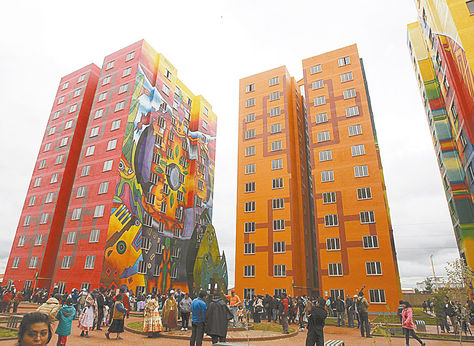 El Alto. Vista de los bloques de viviendas sociales del condominio Wiphala, entregados en febrero.