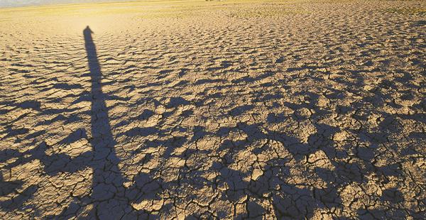 el lago poopó es el símbolo de que las fuentes de agua dulce están en peligro Este lago era el segundo más importante del país. Fue perdiendo agua hasta quedar seco