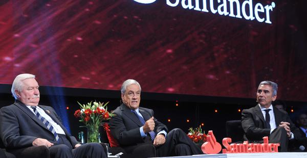 El exmandatario chileno está en Madrid para participar de un seminario y  en el festejo de cumpleaños de Mario Vargas Llosa