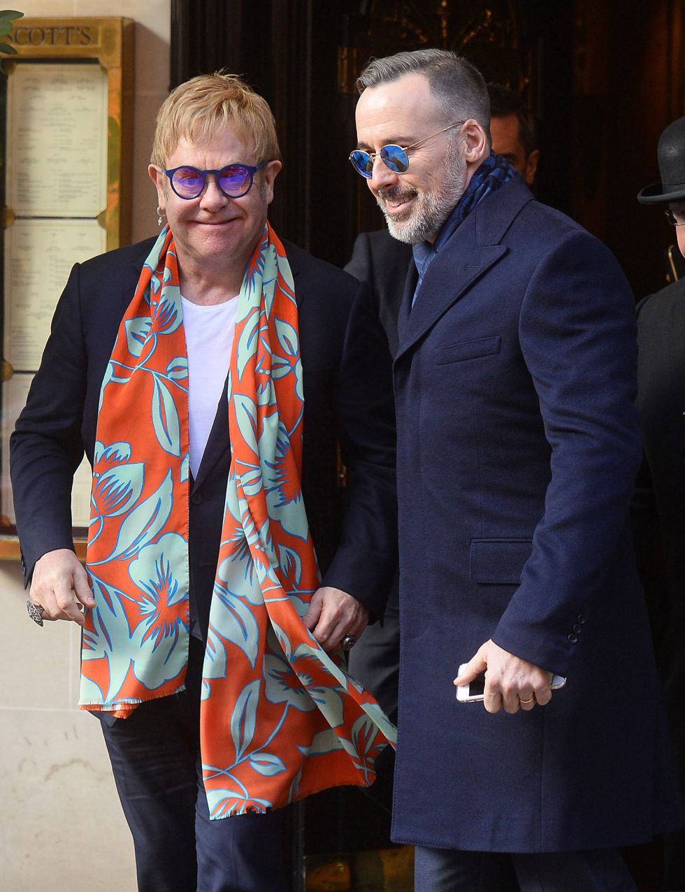 Elton John y su marido. Elton John y su marido.