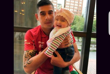 Isabella Subirana es la mayor fan de Ronald Eguino y también es la princesa de sus ojos. Sabemos que no tiene que la foto no tiene que ver con nuestro tema, pero no pudimos decir que no a tanto amor entre padre e hija