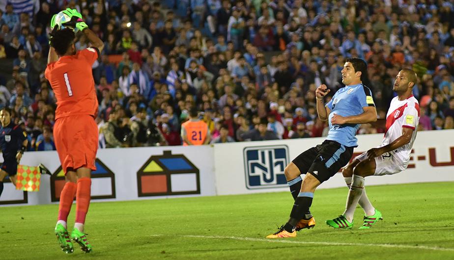 La Selección Peruana volvió a sufrir una nueva derrota en las Eliminatorias Rusia 2018. Uruguay le alcanzó con la mínima para quedarse con el triunfo (Foto: <span class="caps">EFE</span>)