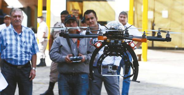 El dron fue presentado en un acto público a fines de 2014, pero la Policía lo observó y no quiso recibirlo