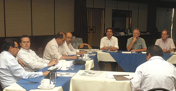 En 2015, el ganador del premio fue el defensor Rolando Villena