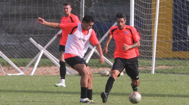 Saucedo y Di Biase por poco se van a los golpes en la academia. Foto: Clovis de la Jaille