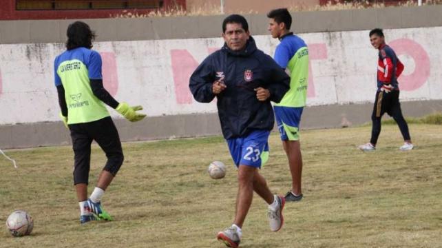 Zenteno no será tomado en cuenta en la 'U' por una lesión. Foto: Correos del Sur