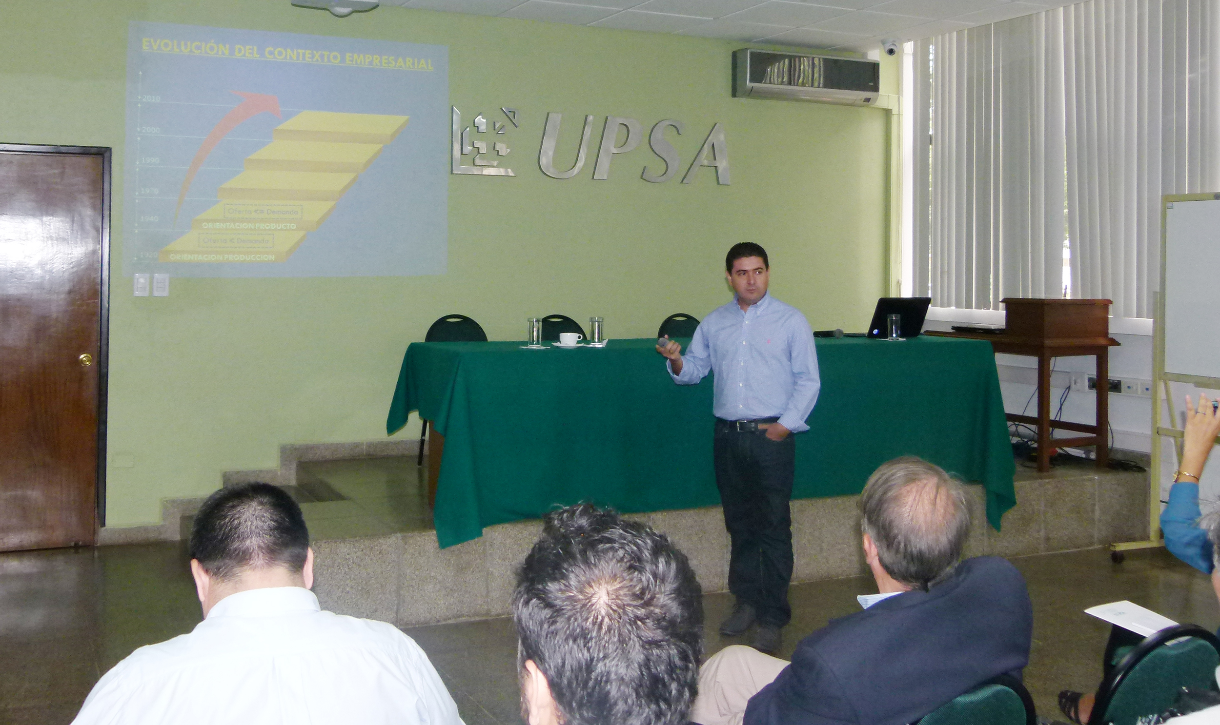 Foto1_Alejandro Ruiz en conferencia