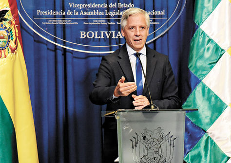 Autoridad. El vicepresidente García habla en la conferencia de ayer.