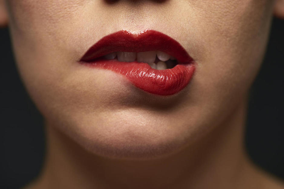 Los labios se vuelven más rojos y húmedos de forma natural. (iStock)