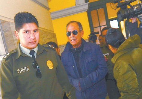 Audiencia. El vocal del TDJ de La Paz Fernando Ganam es llevado a celdas judiciales el jueves 31.