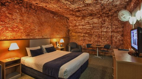 Una habitación bajo tierra en el famoso Desert Cave Hotel.