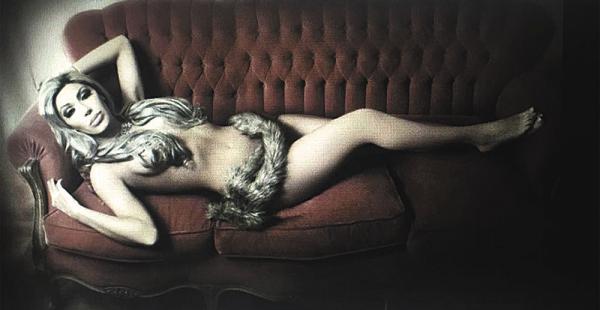 Gabriela Zapata divulgó las fotos sensuales que se tomó hace varios meses en su casa, en La Paz
