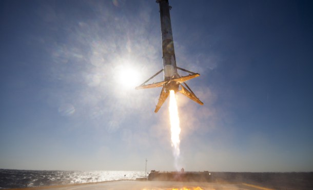 La increíble galería de fotos del Falcon 9 de SpaceX durante su último aterrizaje