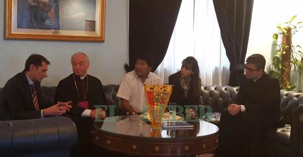 Evo Morales llegó pasado el mediodía de este jueves a Roma. Mañana se reunirá con el papa Francisco