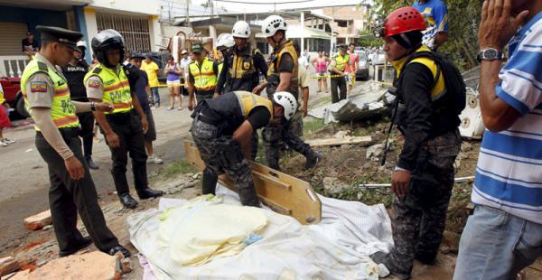 Los trabajos de rescate siguen en Ecuador, cientos de personas aún están desaparecidas