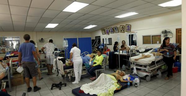 Los hospitales atienden decenas de heridos que fueron afectados por el terremoto