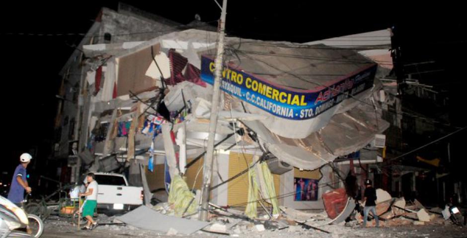 La cifra de fallecidos ascendió a 235, en tanto que la de heridos es de 1.557 como consecuencia del terremoto de magnitud 7,8