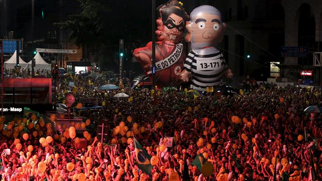 Manifestantes en San Pablo en favor del impeachment de la presidenta Dilma Rousseff. Foto: Reuters / Nacho Doce