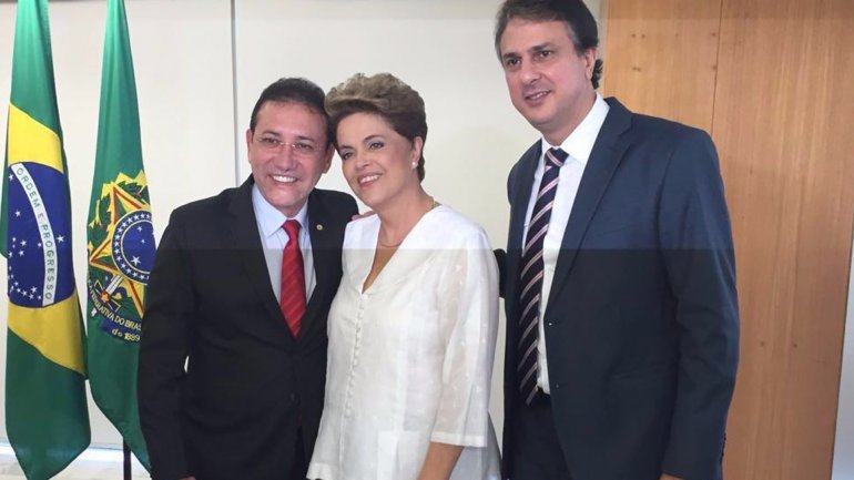 Viernes 15 de abril en Planalto: Adail Carneiro sonríe junto a Dilma Rousseff y el gobernador de Ceará, Camilo Santana