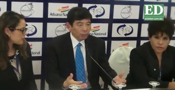 Kunio Mikuriya, durante la conferencia de prensa, destacó lo realizado por la Aduana de Bolivia