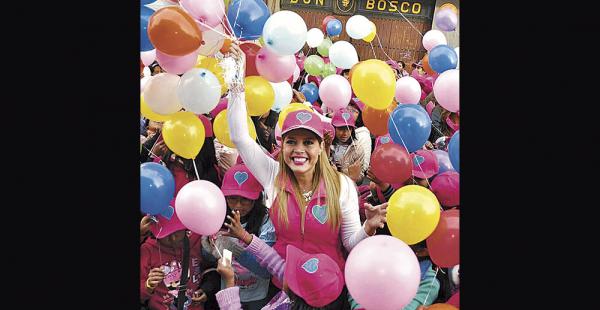 Maricruz se divierte en su faceta de primera dama del municipio paceño