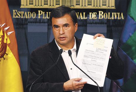 El ministro Juan Ramón Quintana dijo ayer que no tenía dinero para contratar un abogado