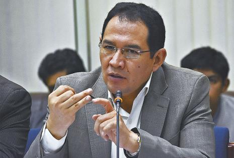El fiscal Guerrero presentó su informe a la comisión legislativa